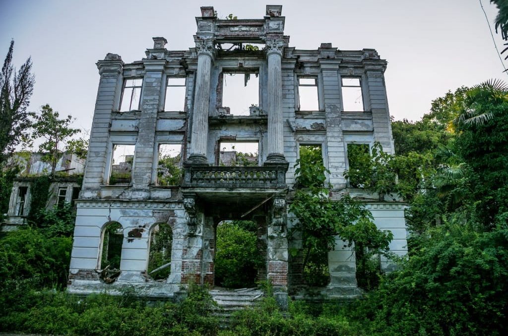 руины санатория смецкого в абхазии